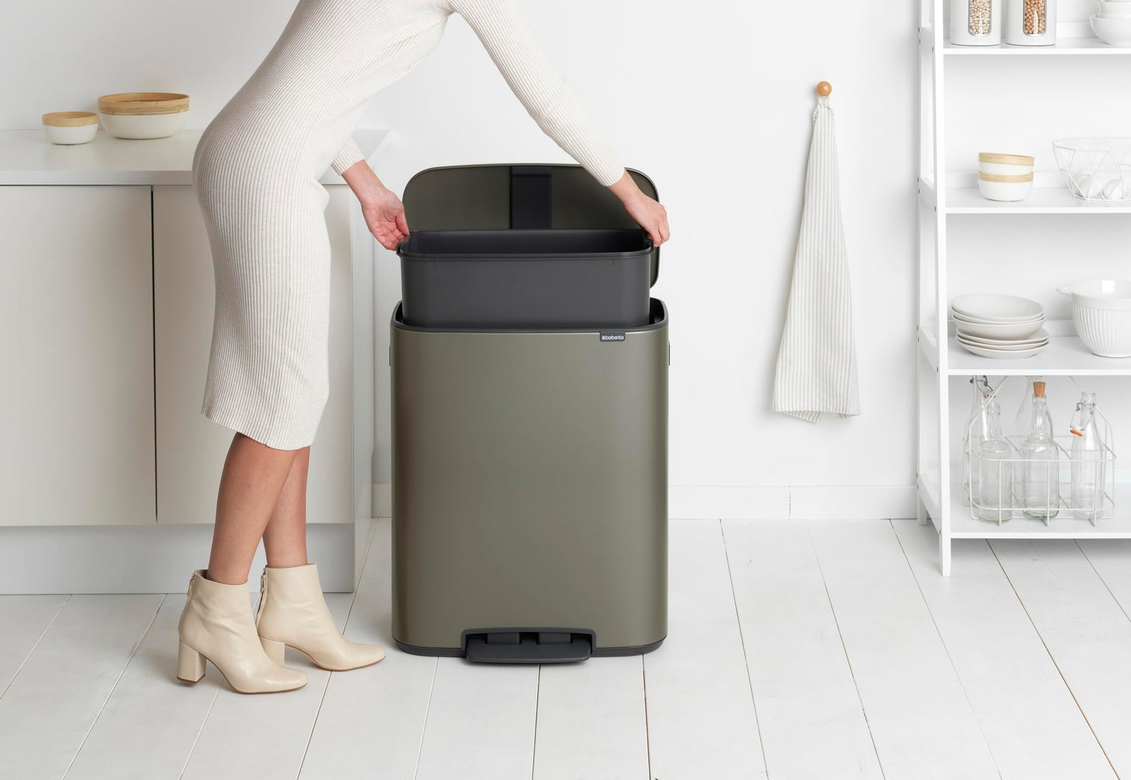 Brabantia Bo Pedal Bin - 60L Inner Bucket (Platinum) Large Waste Kitchen Bin - Soft Closing Lid