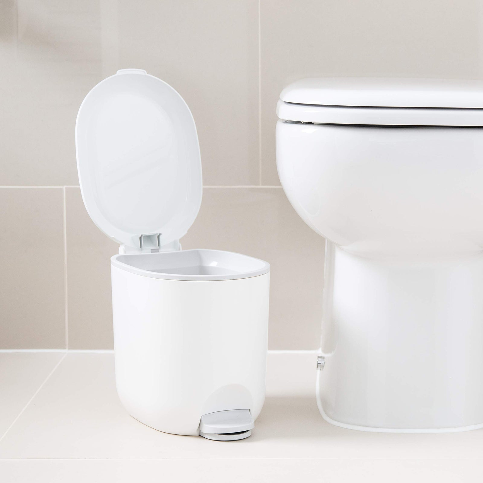 Addis 518503 Premium Deluxe Bathroom Pedal Bin with inner, 3.5 liter, 29 x 18.5 x 23cm