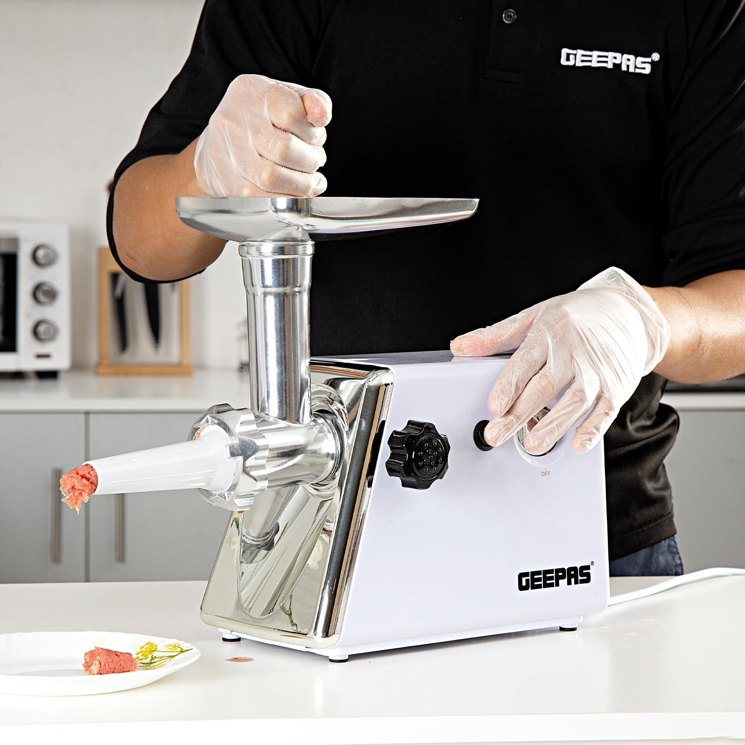 Geepas Stainless Steel Cutting Blade Meat Grinder |Meat Grinder, Electric Aluminium Gearbox, 2000W, | Metal Cutting Plates, Accessories, Metal Gears, Stainless Steel Blade