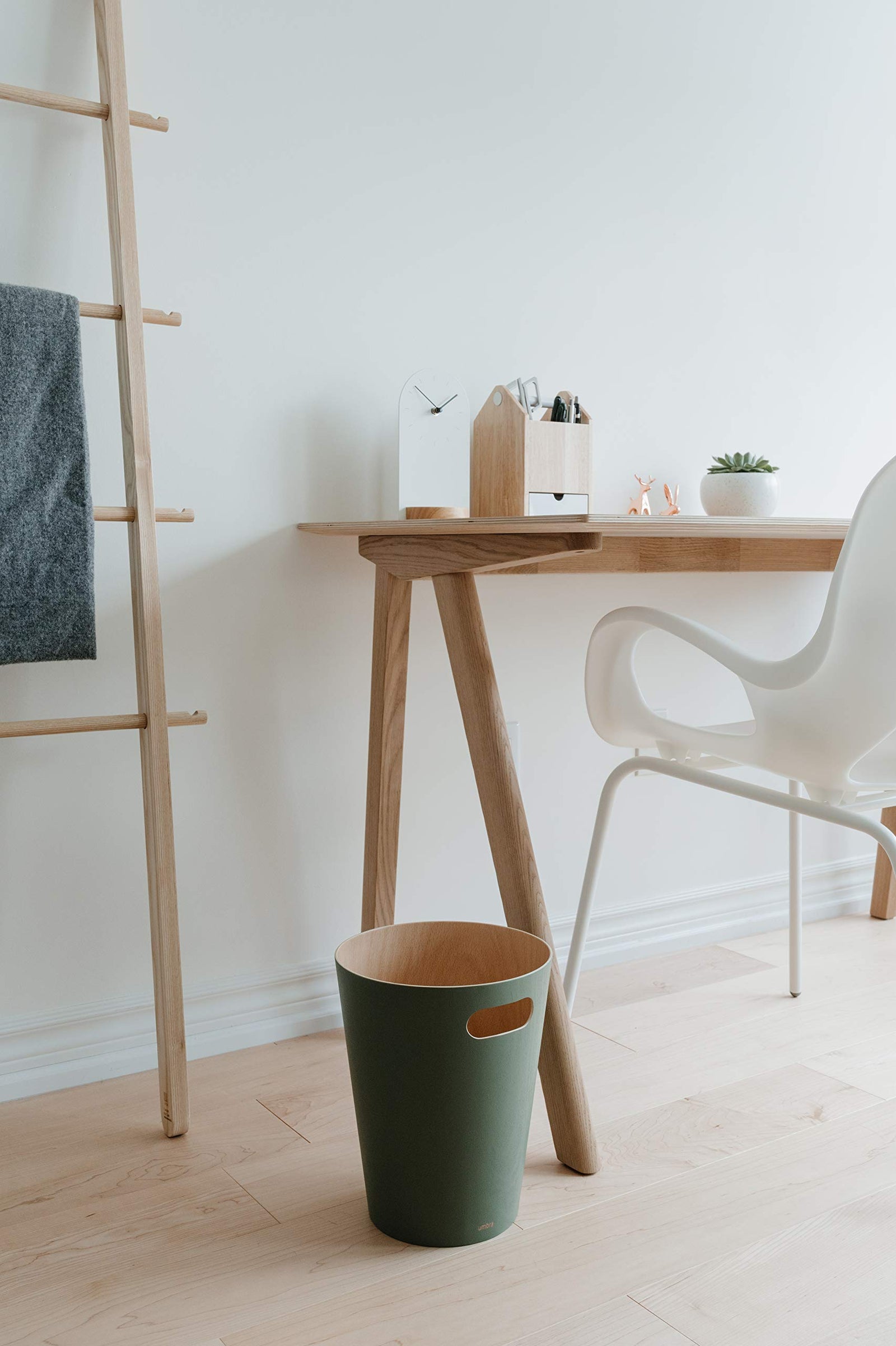 Umbra Woodrow, 2 Gallon Modern Wooden Trash Can Wastebasket or Recycling Bin for Home or Office 082780-1095
