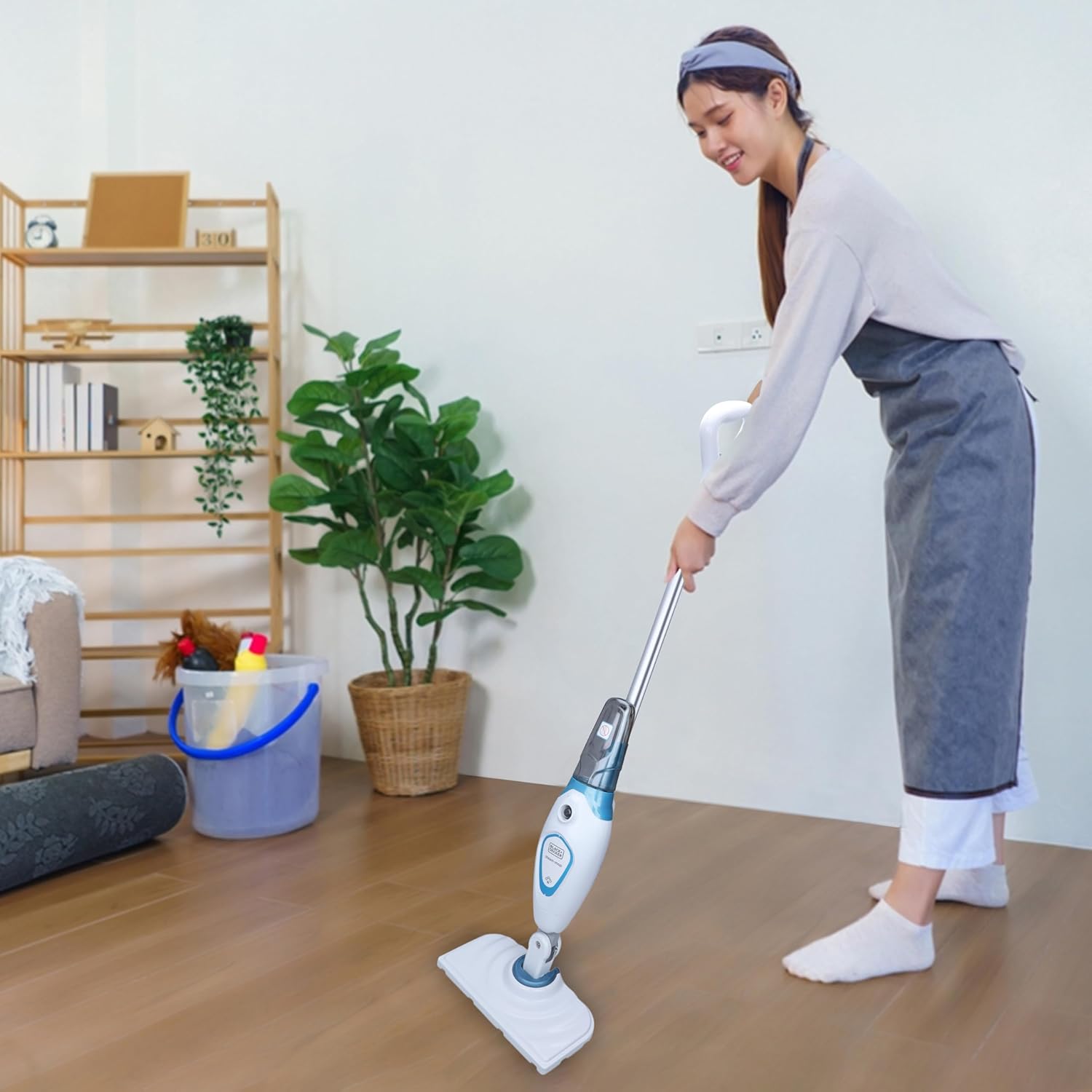 Black+Decker 1300W Steam Mop With Superheated Steam, Swivel Head And Microfibre Pad , White/Blue - Fsm1605-B5