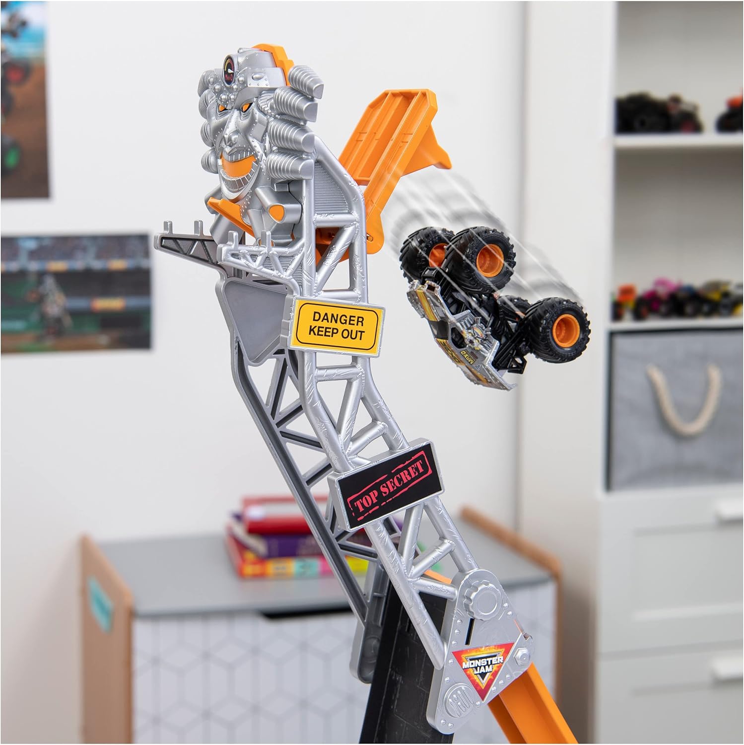 Monster Jam El Toro Loco Big Air Challenge, Over 20-Inch Tall Playset with Exclusive Monster Truck Toy, 1:64 Scale, Kids Toys for Boys Ages 3 and up