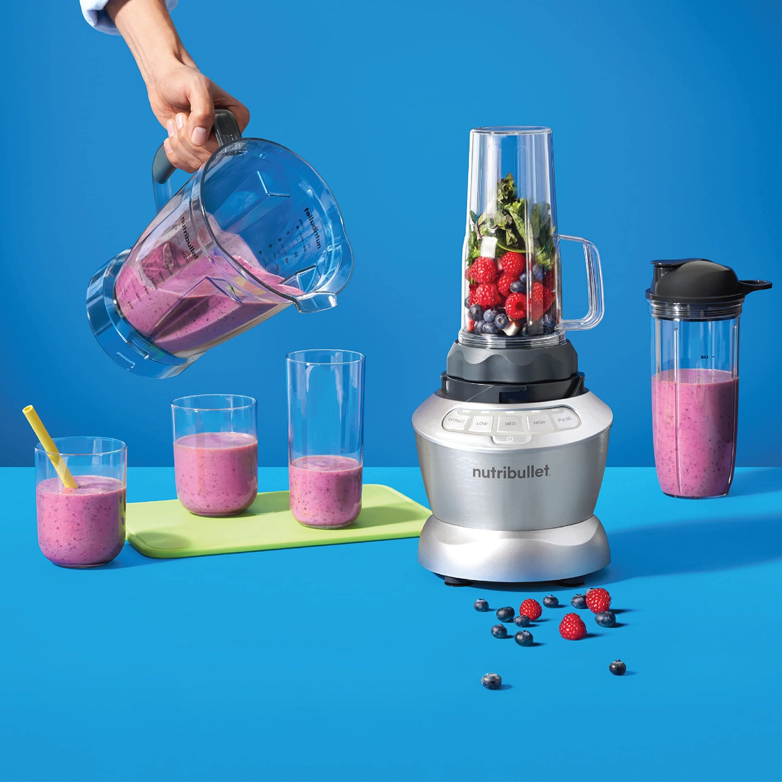 NutriBullet Full Size Blender + Combo 1200 Watts, 9 Piece Set, Multi-Function High Speed Blender, Mixer System With Nutrient Extractor, Smoothie Maker, Silver , NBC-12A.