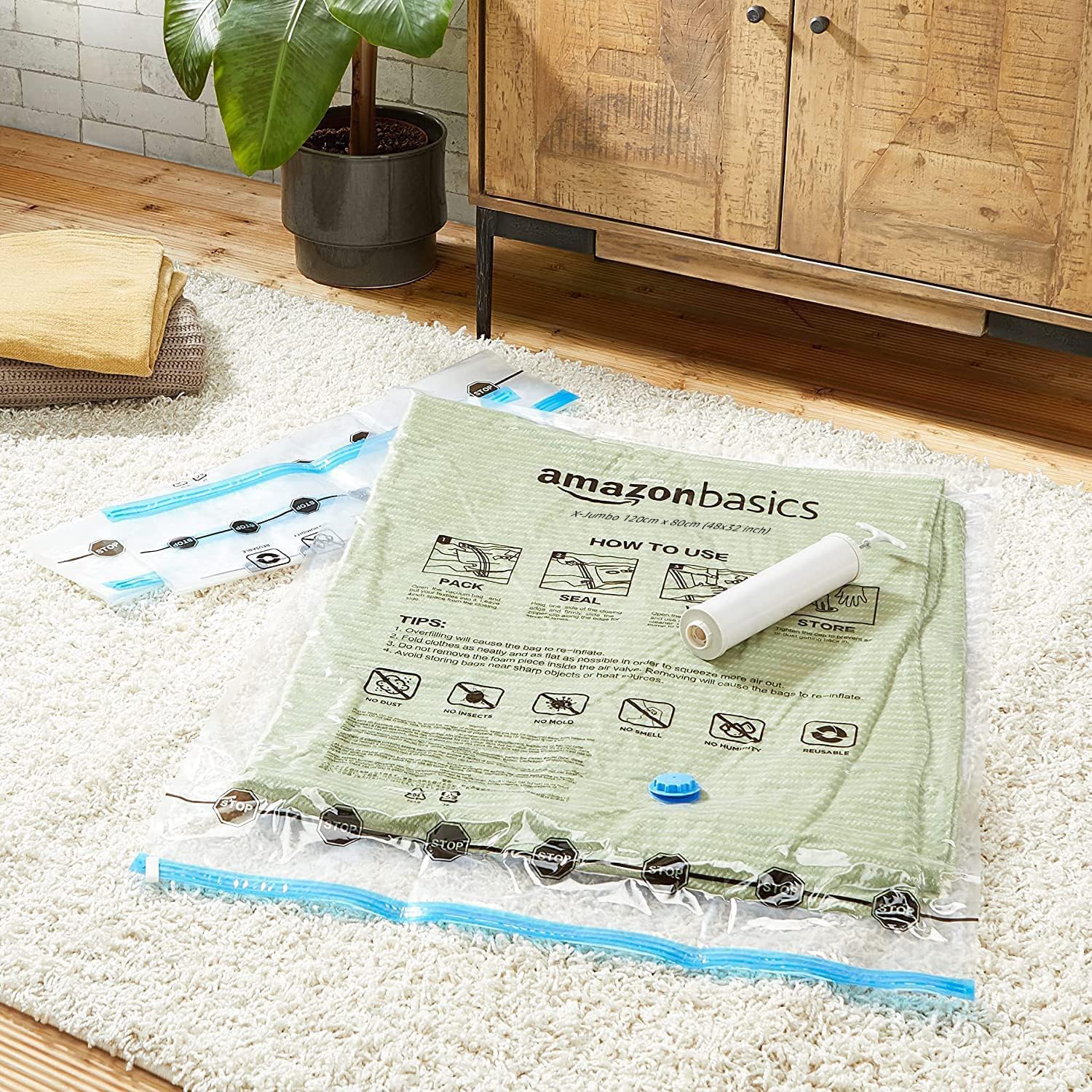 Amazon Basics Vacuum Compression Zipper Storage Bags with Airtight Valve and Hand Pump, 3x (Jumbo, Large, Medium, Small), 12-Pack, Multiple, Clear