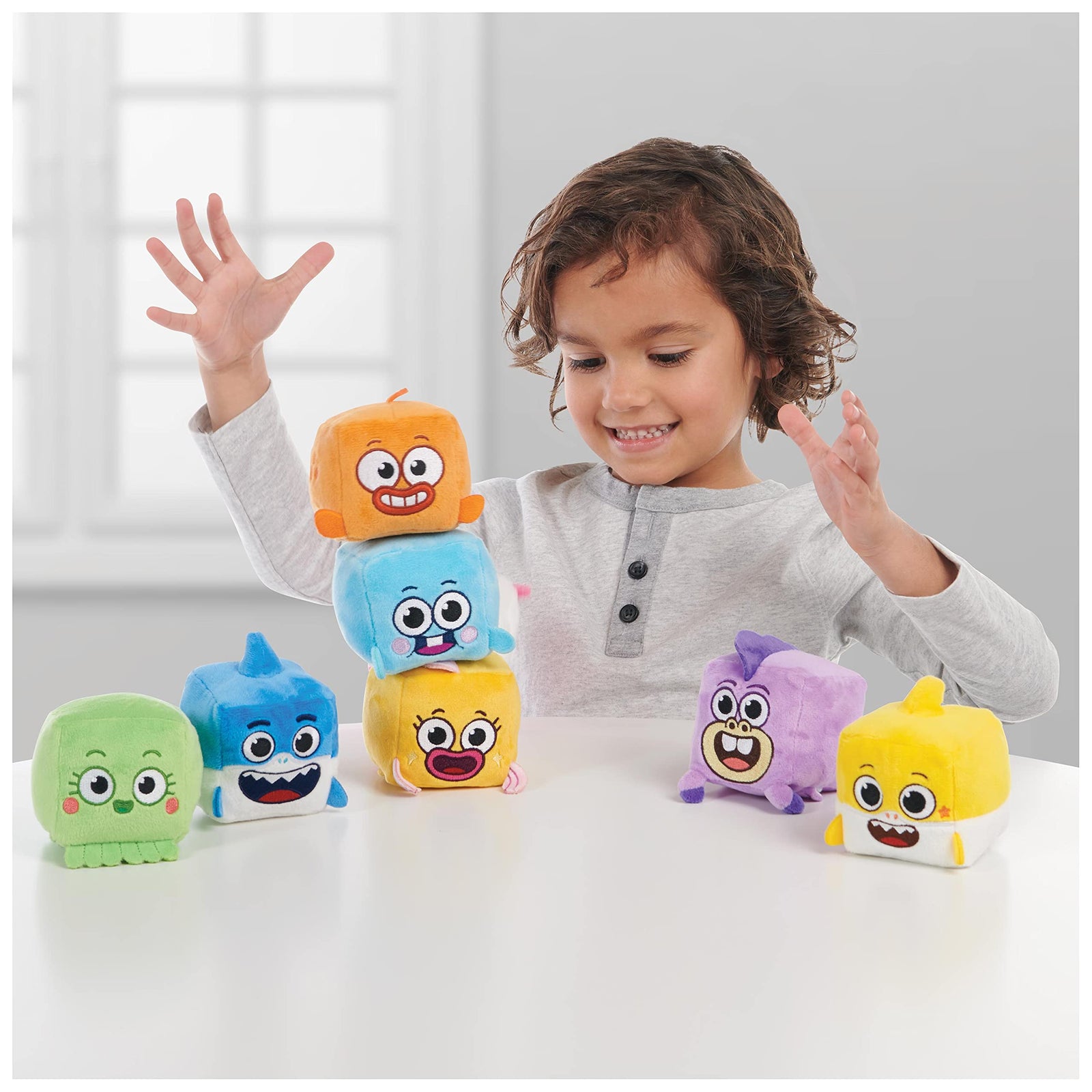 WowWee Baby Shark's Big Show! Song Cube – William The Goldfish Singing Plush Toy – Official Toys