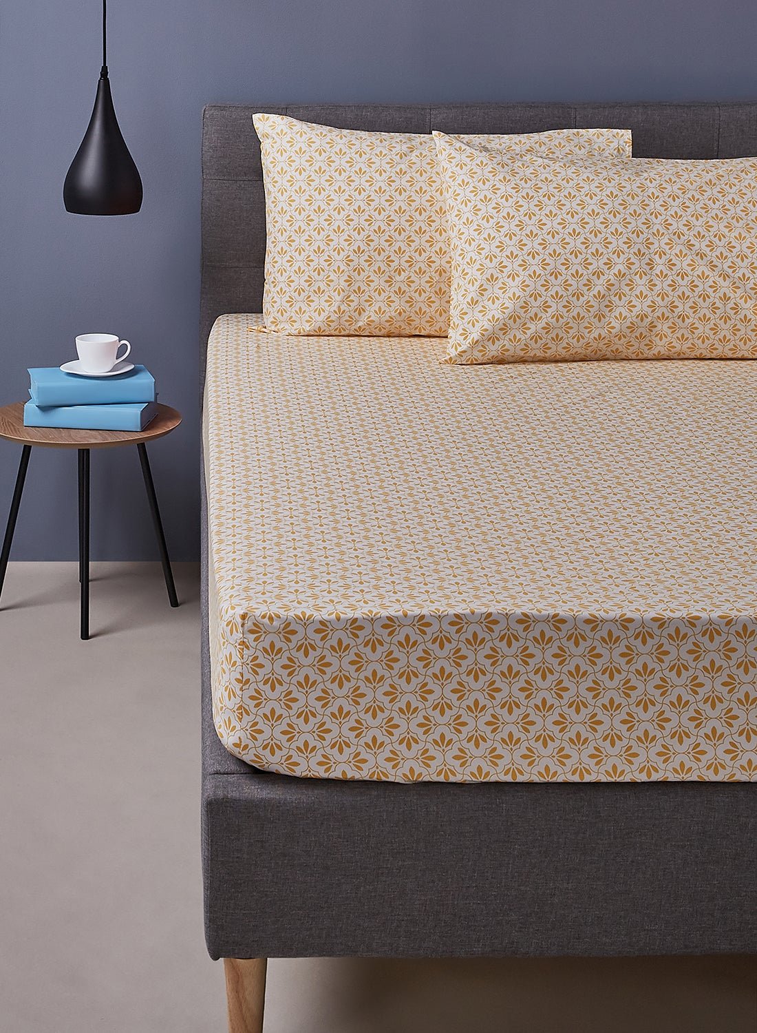 Fitted Bedsheet Set Queen Size 100% Cotton Premium Quality 200 TC Everyday Use Breathable And Soft, With 1 Bed Sheet 150X200 Cm + 25cm And 2 Pillow Cases 50X75 Cm - Florison Yellow White/Yellow