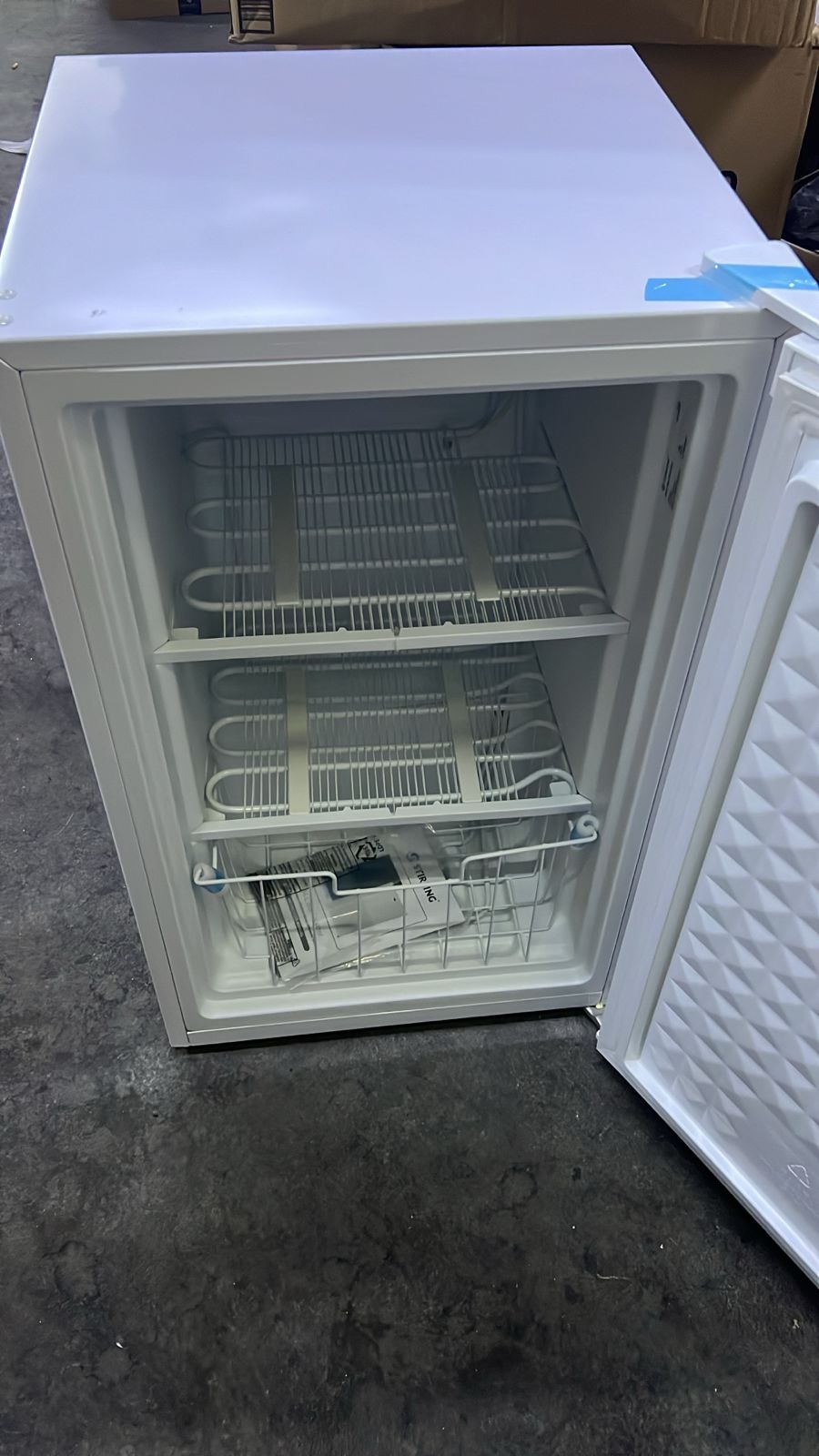 STIRLING STR-H82W 82L Mini bar refrigerator