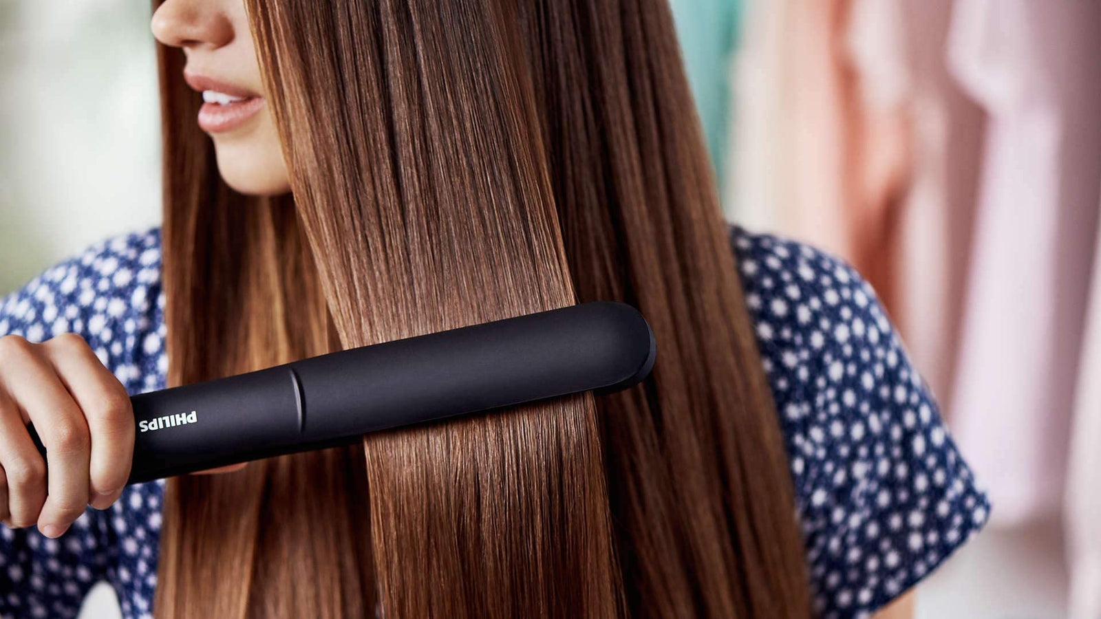 Philips StraightCare Essential ThermoProtect straightener. 2 temperature settings. Temperature range up to 220°C. 3 pin, BHS375/03.