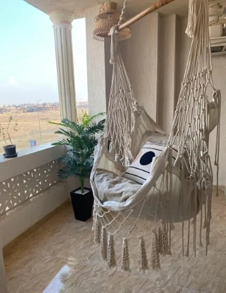 أرجوحة مكرمية من حياة لابوراتوريز مع وسائد