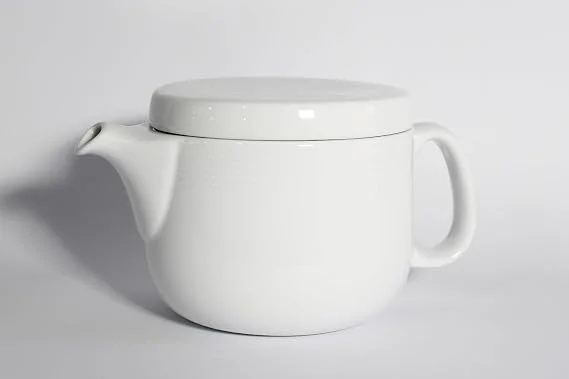 Royal Porcelain Tea Pot – 0.80 L